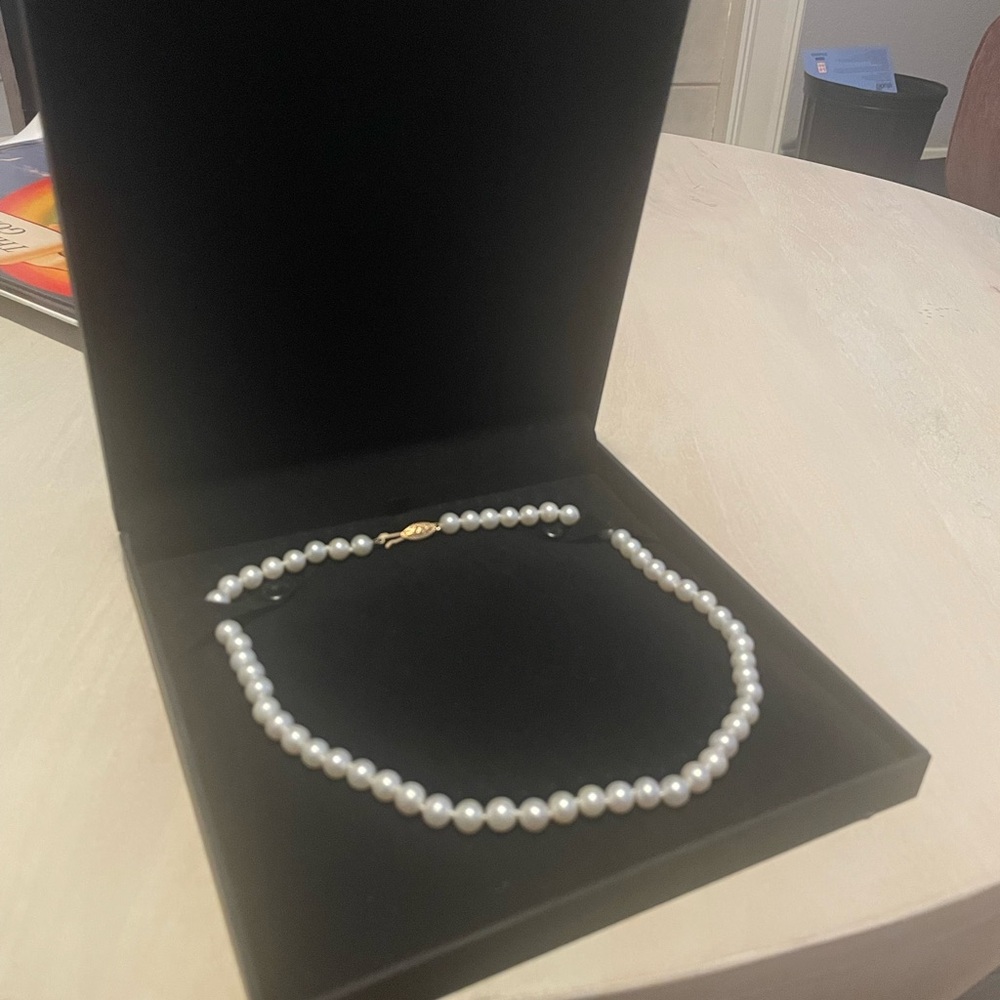 KAY Jewelers White Pearl Necklace